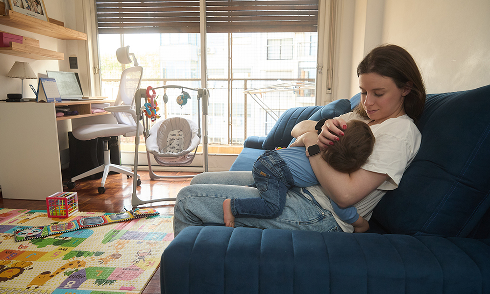 Camila Schifman, Asistente de Compras, y su hijo, Franchesco.